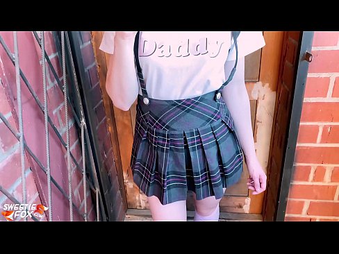 ❤️ Schoolgirl Sikini derinden Sucks ve sınıflar yerine sikikleri. ️ Sikişmek bizde ❌